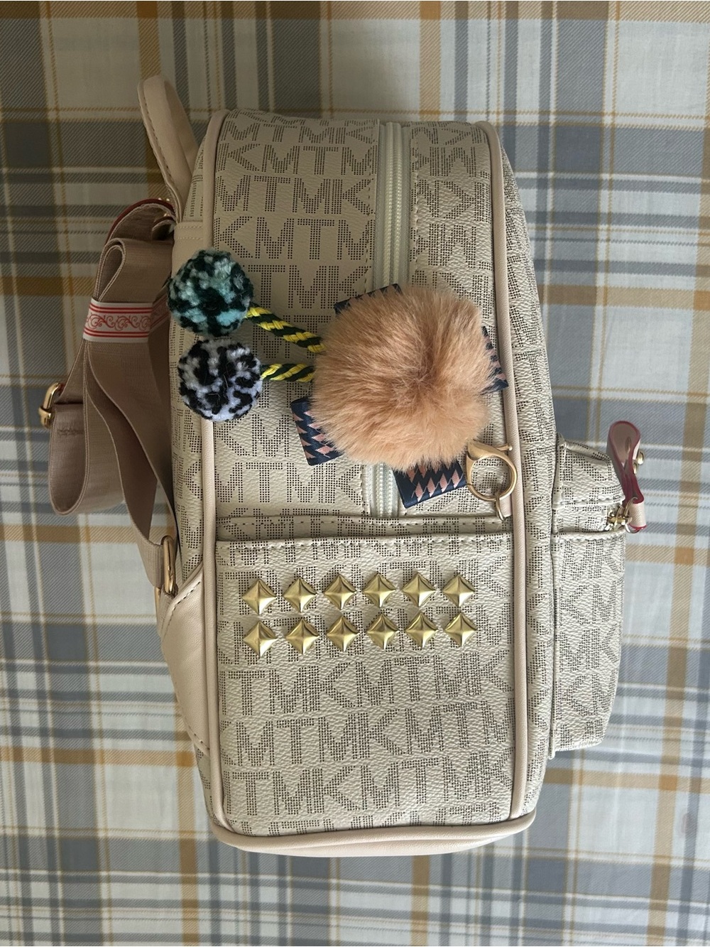 Backpack - Picture 2 of 7